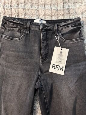 Women’s Straight Leg Jeans — Washed Charcoal